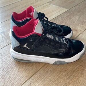Kids Jordan Max Aura 2 (grade school) shoes